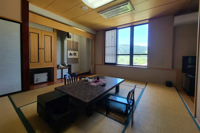 和室10畳と寝室の2間を備えた「特別室 花水木」
