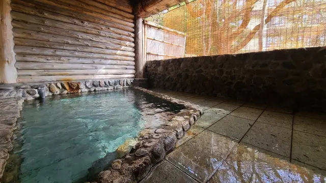 四季の景色とともに楽しむ露天風呂