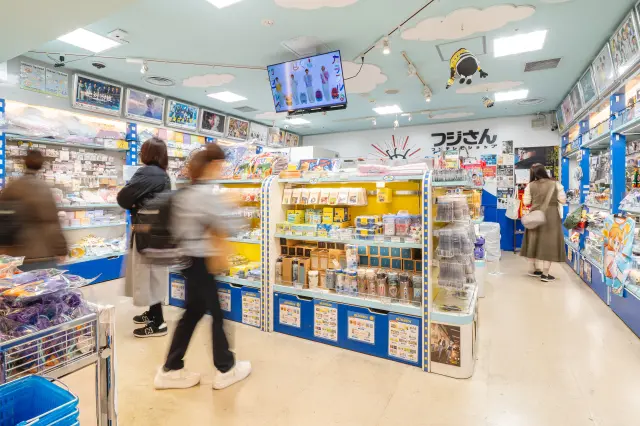 「フジテレビショップ フジさん 東京駅店」内観