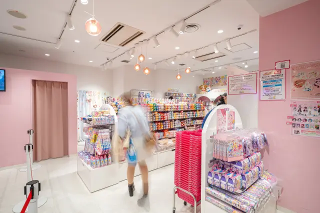 「プリキュア プリティストア東京店」内観