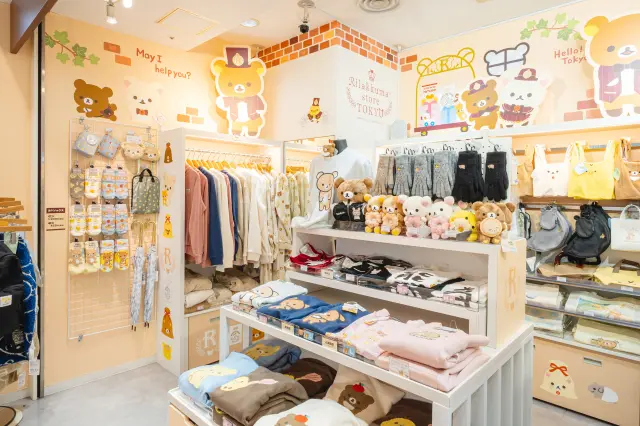 アパレルやバッグなどのライフスタイルグッズも