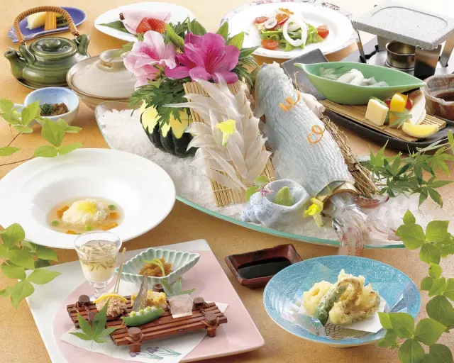 食感と甘みが特徴の活イカは夏の名物