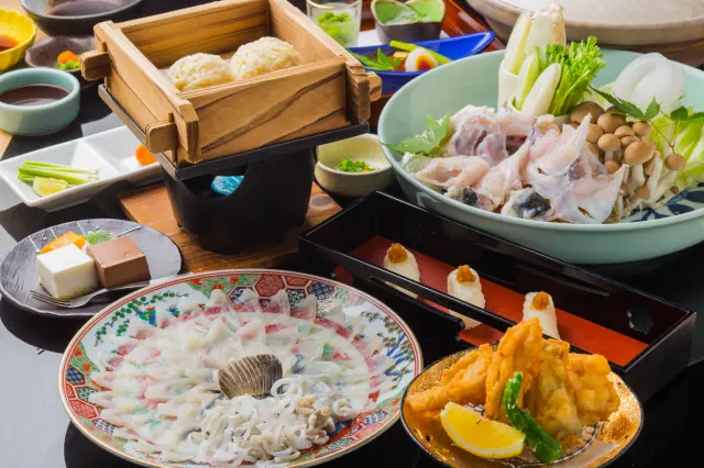 冬は繊細かつ深い旨みのふぐ料理を