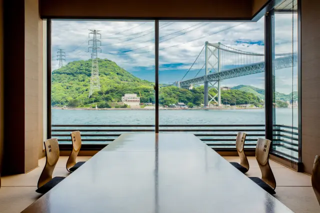 個室はテーブルや掘りごたつ、少人数〜大人数と多様