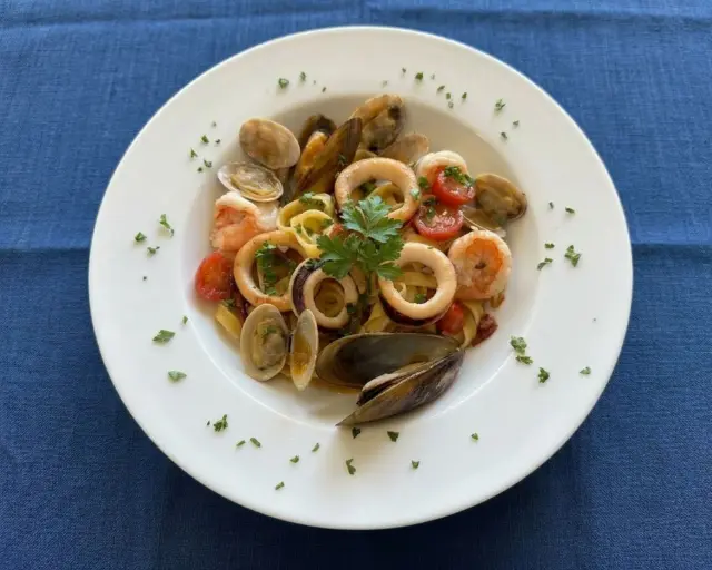 ペスカトーレなどリゾート感たっぷりのメニューがそろう