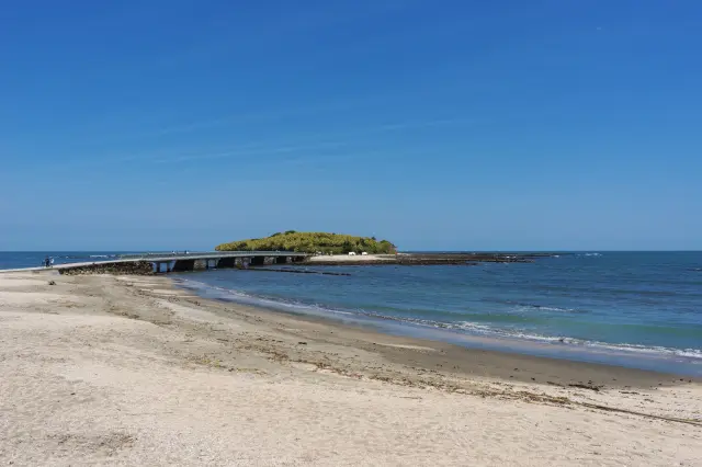 可一邊眺望青島與日向灘，一邊泡湯與住宿