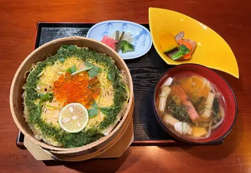 名物の特製わっぱ飯膳