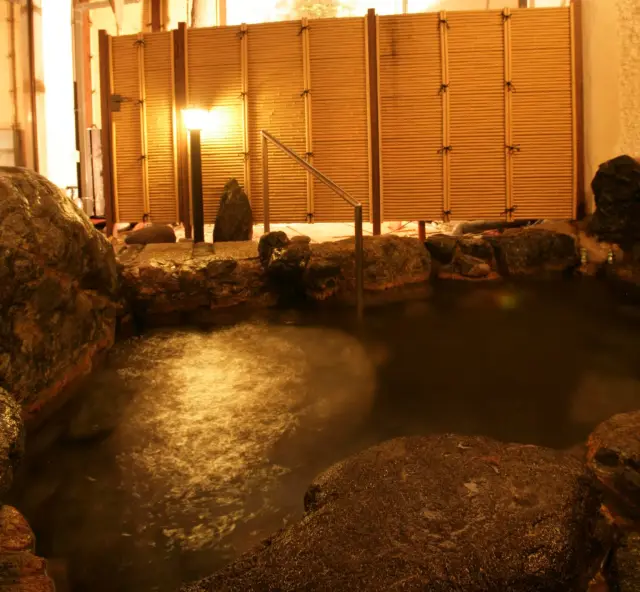 皆生温泉で最も古いといわれる岩風呂を満喫