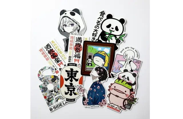 ステッカー専門店「B-SIDE LABEL」には日本らしいポップなデザインのステッカーが揃い、お土産に最適