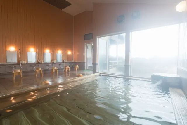 旅館「いちゑ」のヒノキ風呂で仁賀保温泉を満喫