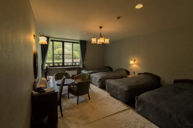 クラシカルな洋館の趣を感じる客室