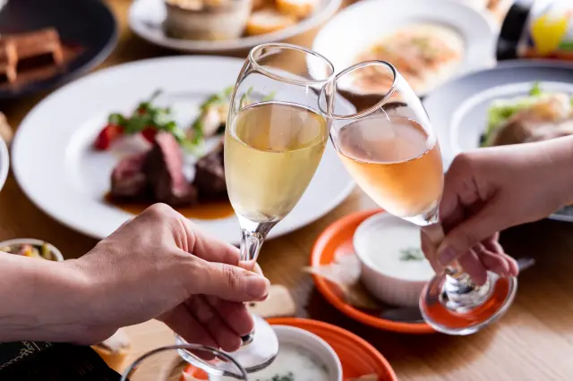 好みのワインをセルフスタイルで好きなだけ