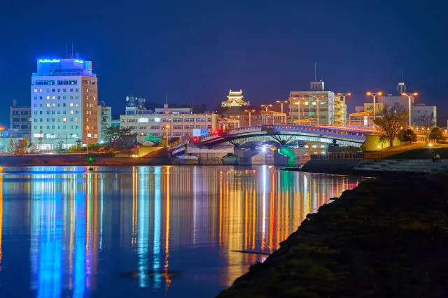 夜景スポットとしても人気