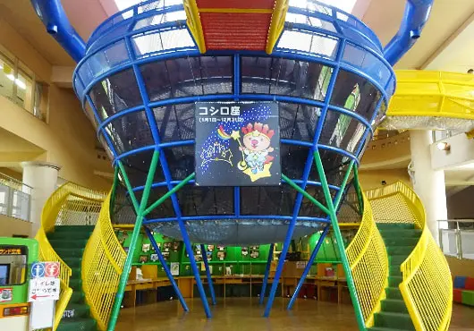 「愛愛兒童館」1樓的大型遊具「兒童塔」