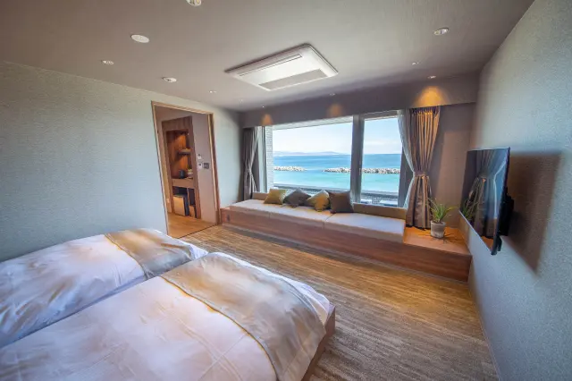 客室や部屋付き風呂から絶景が楽しめる展望風呂付和洋室