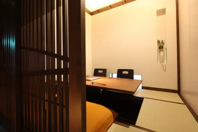 2階にはお座敷タイプの個室を完備