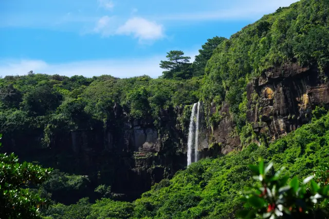 西部に位置する「ピナイサーラの滝」
