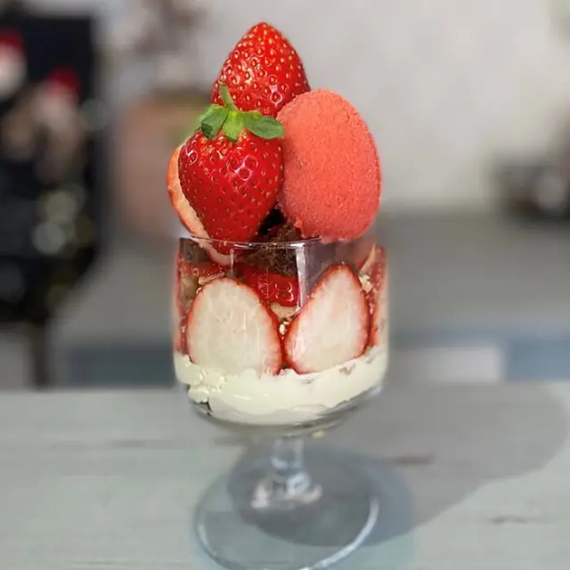 例年訪れるファンも多い「苺パフェ」