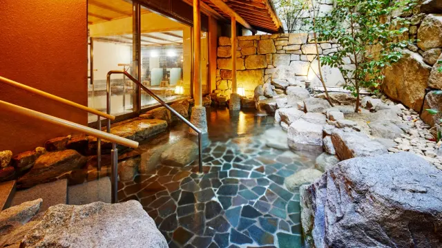 明治の文豪も愛した天然温泉は露天風呂でも楽しめる