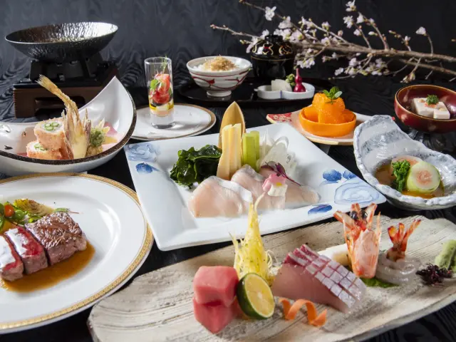 瀬戸内海や地元の素材をふんだんに使用した料理が評判