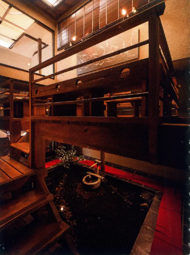 モダンで落ち着いた雰囲気の店内