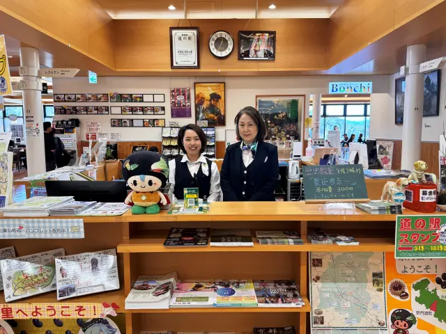 「京丹波ステーション」では観光情報豊富なコンシェルジュが常駐