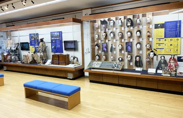 阿波人形浄瑠璃に関する数々の資料を展示