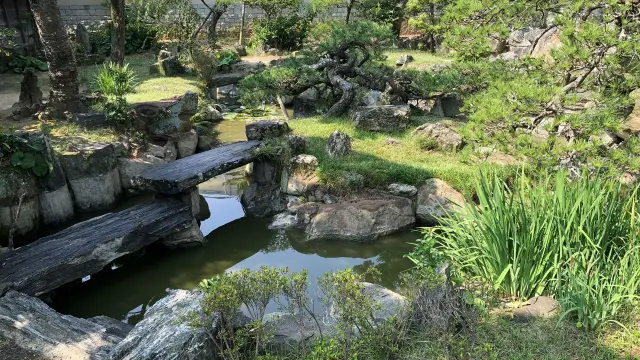 江戸時代から残る「鶴亀の庭」