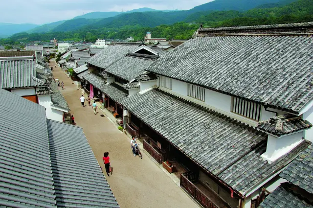 江戸〜昭和の伝統的建造物が建ち並ぶ