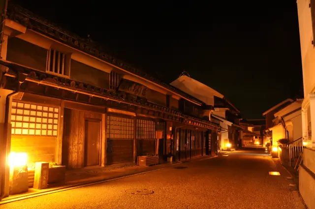 昼間とは異なる表情をみせる夜も趣がある