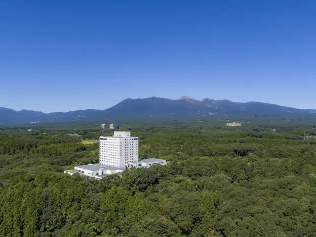 四季折々の風景が広がる那須高原に立地