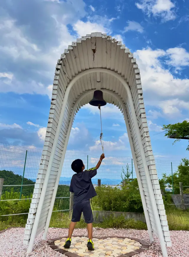 幸せの鐘を鳴らせる「菖蒲ヶ丘展望台」