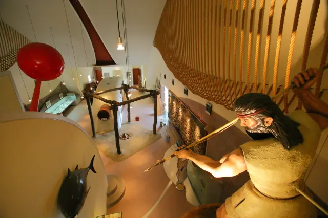 貝塚からの出土品などを展示する「奥松島縄文村歴史資料館」がある