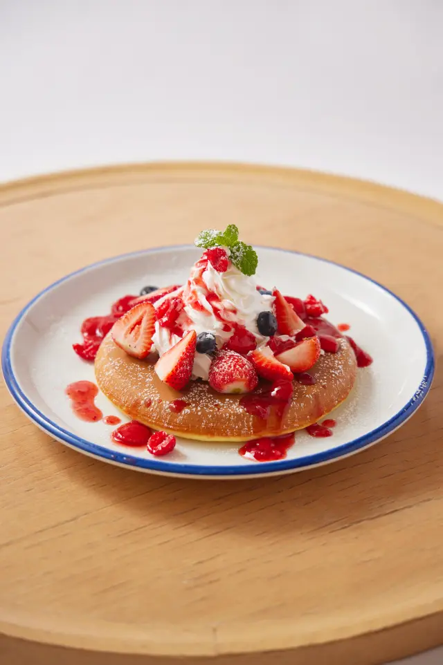 注文を受けてから焼き上げる「バターミルクケーキ」はバニラアイストッピングもおすすめ