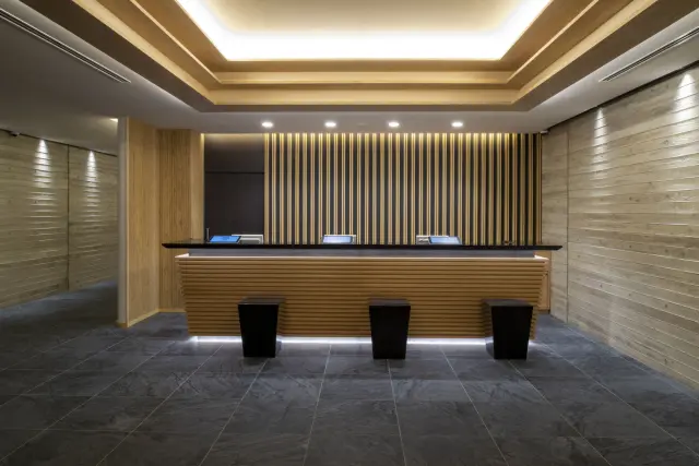 高知県産木材などを使った温もりある空間が評判