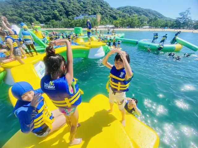 ライフジャケット着用＆10名前後のセーフティスタッフも常駐で安全＆安心