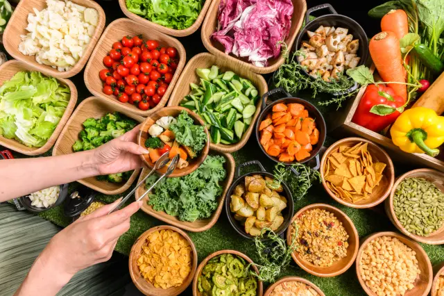 50種以上の新鮮野菜を味わえるベジタブルビュッフェ「Kitano Grill＆Bar」