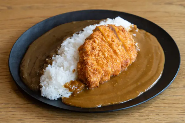 1日10食限定の神戸ポークカツカレーは「北野カレー」の人気メニュー