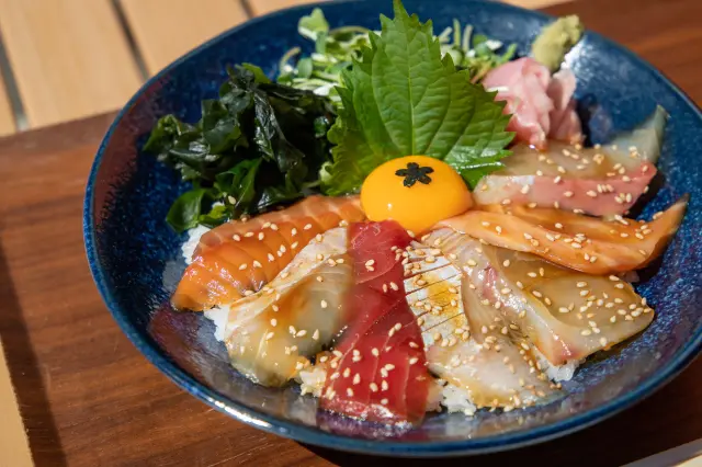 新鮮な魚介類や淡路牛など島の食材を味わおう