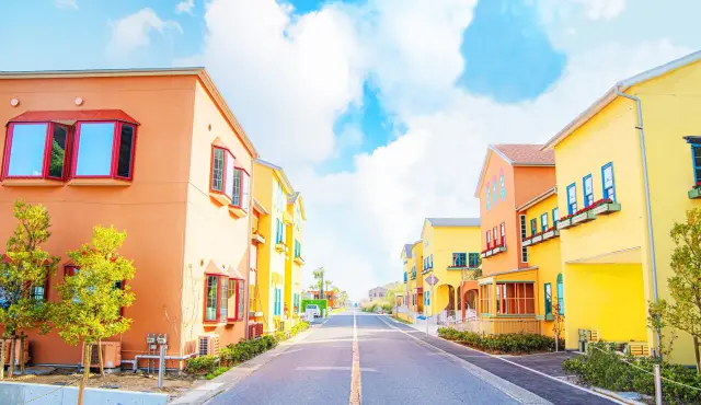 隣接するシーサイドレストラン街「Ladybird Road」