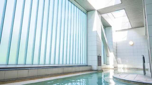 宿泊者専用の天然温泉の露天風呂