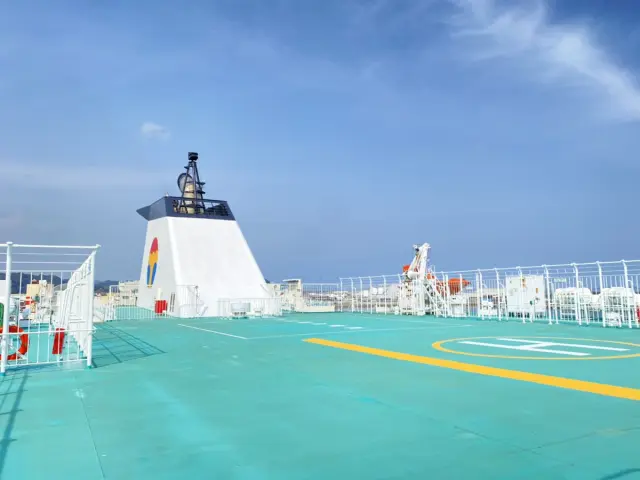 快晴時の展望デッキでは建物がない景色を存分に堪能できる