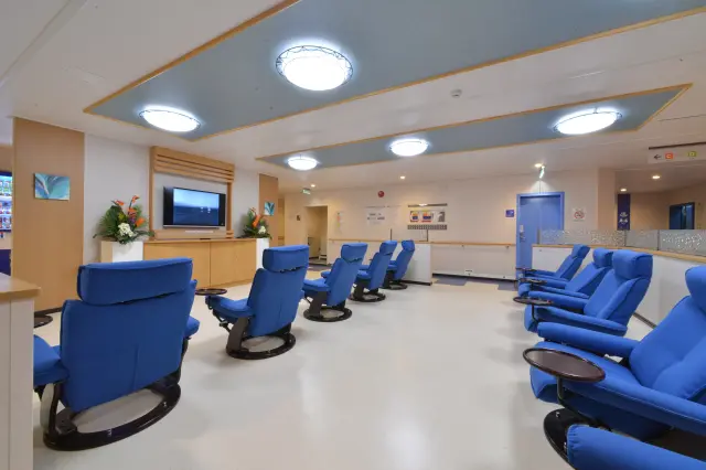 リクライニングシートを設置したリラクゼーションスペース