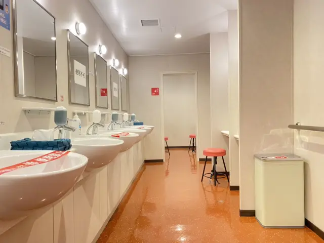 女性に便利なパウダールームも完備