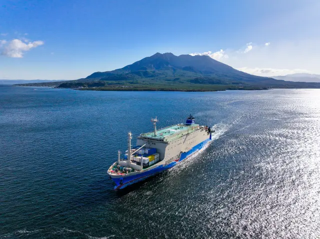 機能美を追求したオリジナリティーあふれるインテリアの「クイーン コーラル クロス」