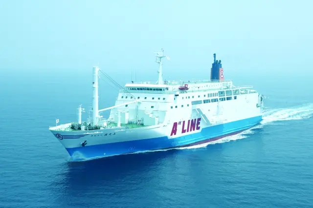 北欧風の船内の鹿児島航路「フェリー波之上」