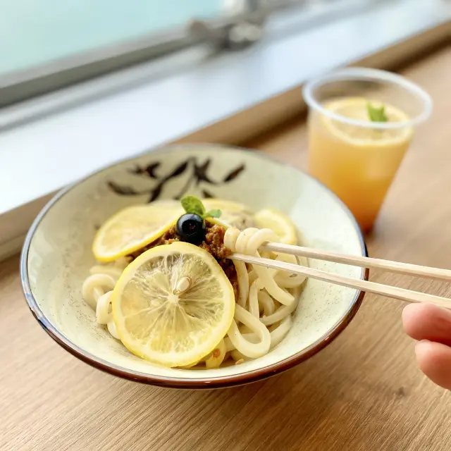 香川グルメのうどん。バラエティ豊富な地元ならではの味を気軽に味わえる