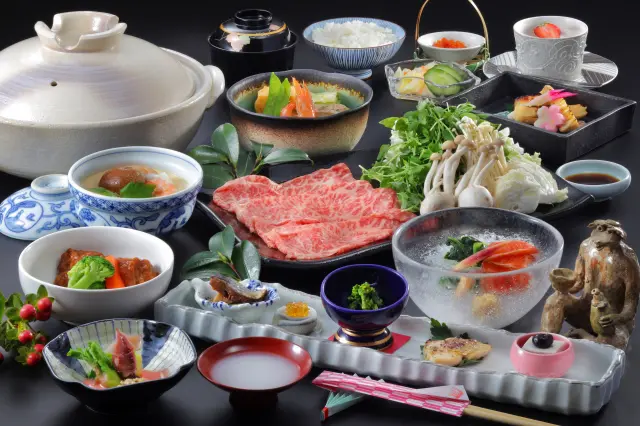 旬の味覚を使い、五感で楽しめる料理を提供