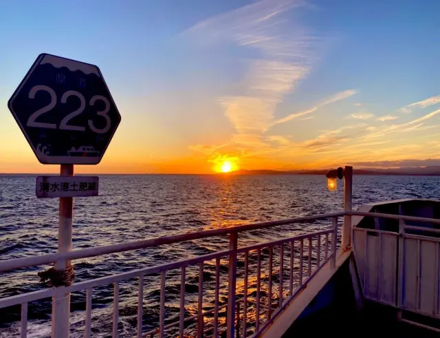 海に夕日が沈むロマンティックな景色も見える