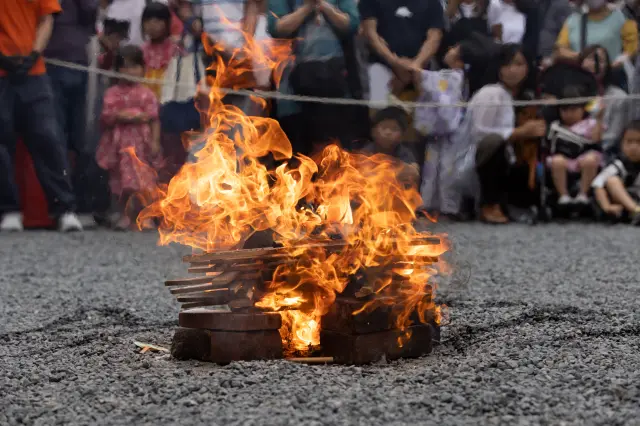 大祭中は焚き上げ法要などさまざまな行事を実施